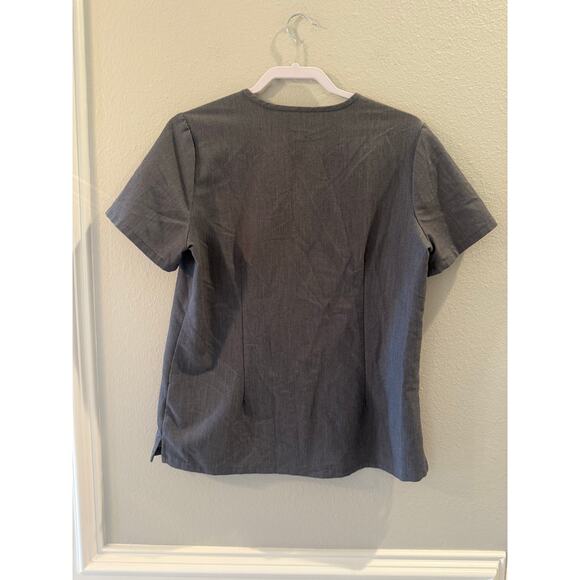 FIGS Technical Collection Gray Short Sleeve Scrub Top Sz M One Chest Pocket - Picture 2 of 5